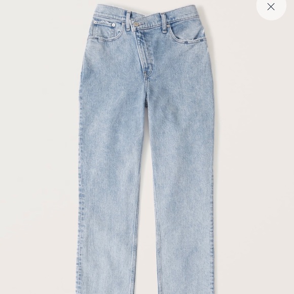 Curve Love Ultra High Rise 90s Straight
Jean - Picture 2 of 8